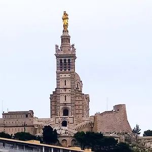 T2 Vue Sur La Basilique De Notre Dame De La Garde , Marseille France
